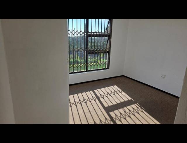 2 BEDROOM APARTMENT FOR SALE IN CONSTANTIA KLOOF